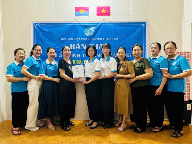 Hội LHPN Thanh Trì trao "Mái ấm tình thương" cho phụ nữ nghèo xã Đông Mỹ- Ảnh 3.