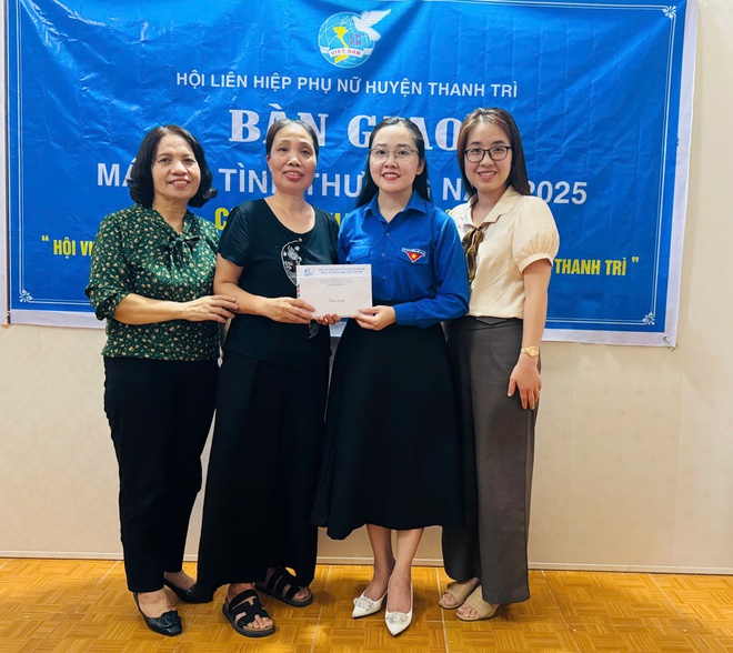 Hội LHPN Thanh Trì trao "Mái ấm tình thương" cho phụ nữ nghèo xã Đông Mỹ- Ảnh 5.