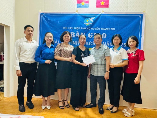 Hội LHPN Thanh Trì trao "Mái ấm tình thương" cho phụ nữ nghèo xã Đông Mỹ- Ảnh 4.