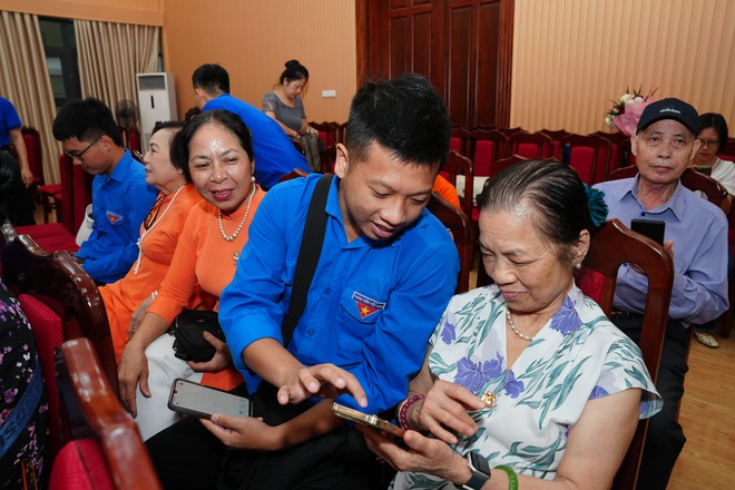 Quận Tây Hồ trang bị kỹ năng phòng chống lừa đảo cho người cao tuổi- Ảnh 5.