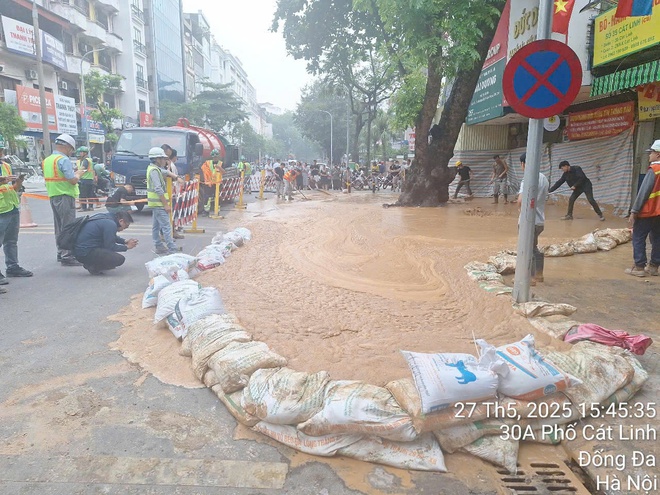 Thông tin chính thức hỗn hợp bùn phun lên mặt đất khi khoan hầm đường sắt đô thị Nhổn - ga Hà Nội- Ảnh 4.