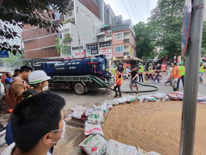 Thông tin chính thức hỗn hợp bùn phun lên mặt đất khi khoan hầm đường sắt đô thị Nhổn - ga Hà Nội- Ảnh 1.