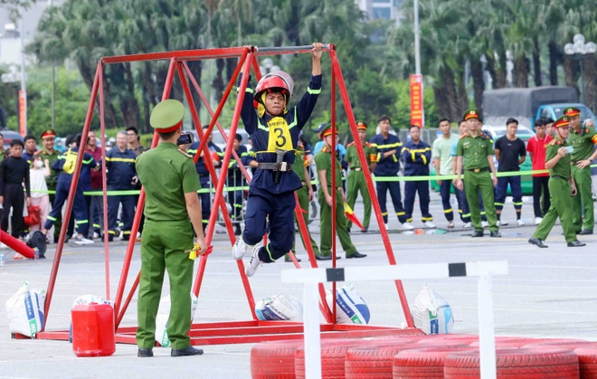 Khai mạc Hội thi thể thao nghiệp vụ chữa cháy và CNCH năm 2025- Ảnh 6.