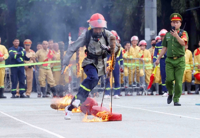 Khai mạc Hội thi thể thao nghiệp vụ chữa cháy và CNCH năm 2025- Ảnh 7.