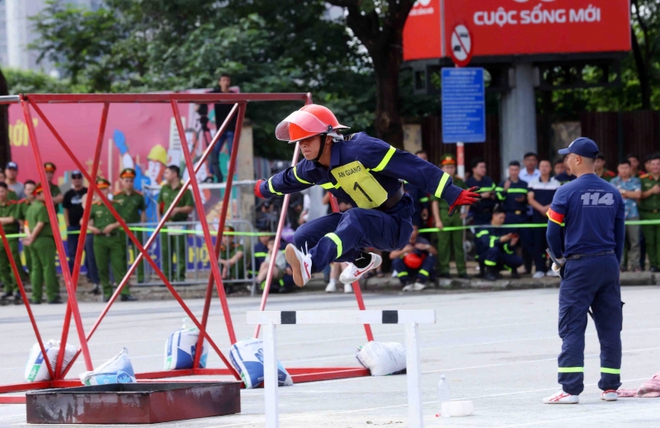 Khai mạc Hội thi thể thao nghiệp vụ chữa cháy và CNCH năm 2025- Ảnh 3.