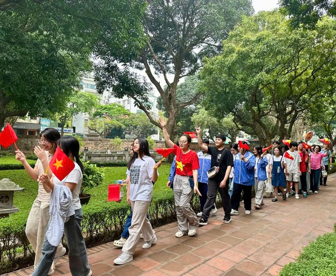 Du lịch Hà Nội "bứt phá" dịp nghỉ lễ 30/4 và 1/5- Ảnh 3.