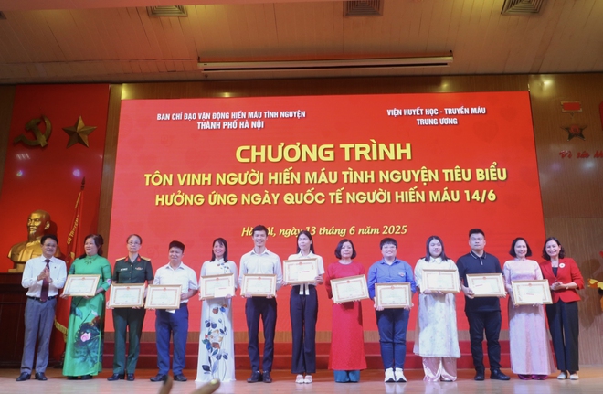 Tôn vinh người hiến máu tiêu biểu: Lan tỏa nghĩa cử cao đẹp, khơi dậy tinh thần nhân ái cộng đồng- Ảnh 3.