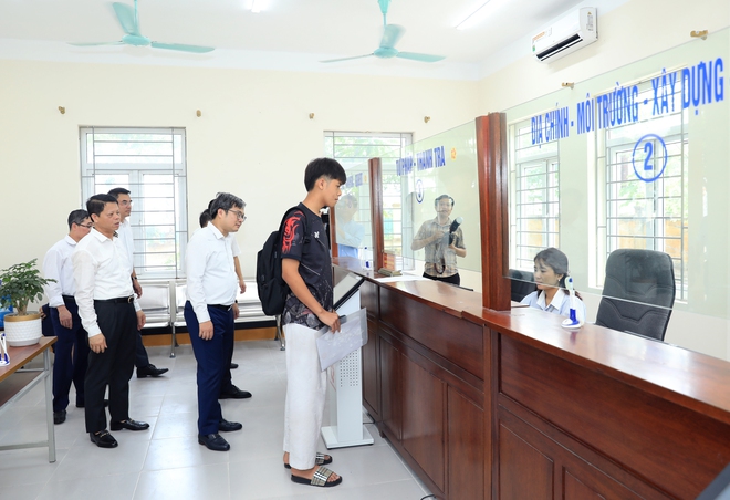 Phó Chủ tịch UBND Thành phố Trương Việt Dũng làm việc với huyện Mê Linh về công tác sắp xếp đơn vị hành chính cấp xã- Ảnh 2.