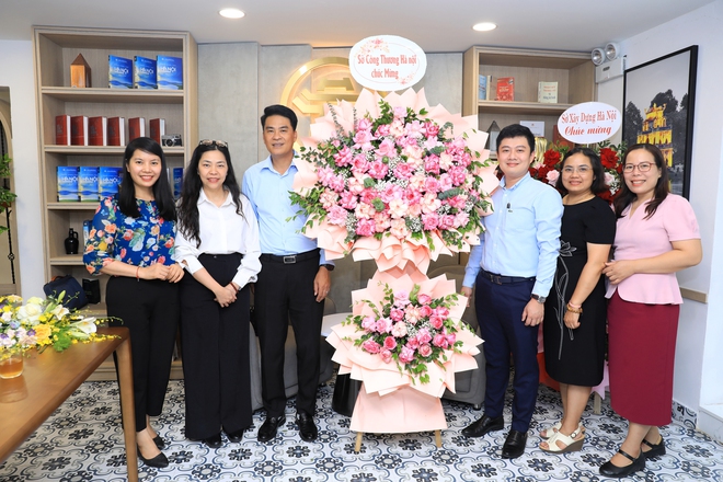 Phó Chủ tịch UBND Thành phố Trương Việt Dũng đến thăm, chúc mừng Trung tâm Truyền thông, Dữ liệu và Công nghệ số nhân ngày 21/6- Ảnh 11.