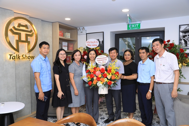 Phó Chủ tịch UBND Thành phố Trương Việt Dũng đến thăm, chúc mừng Trung tâm Truyền thông, Dữ liệu và Công nghệ số nhân ngày 21/6- Ảnh 3.