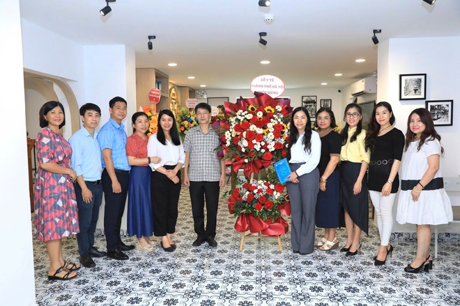 Phó Chủ tịch UBND Thành phố Trương Việt Dũng đến thăm, chúc mừng Trung tâm Truyền thông, Dữ liệu và Công nghệ số nhân ngày 21/6- Ảnh 2.