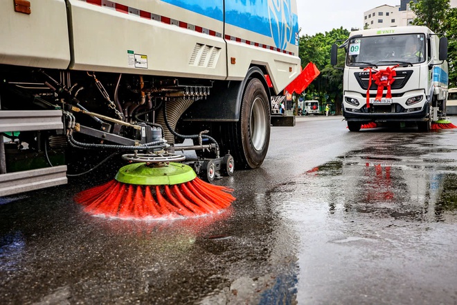 Hà Nội tiên phong vận hành thiết bị vệ sinh môi trường hiện đại tại 4 quận nội đô- Ảnh 13.