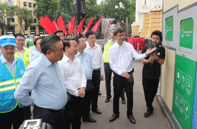 Hà Nội tiên phong vận hành thiết bị vệ sinh môi trường hiện đại tại 4 quận nội đô- Ảnh 9.