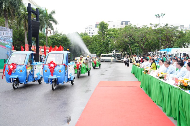 Hà Nội tiên phong vận hành thiết bị vệ sinh môi trường hiện đại tại 4 quận nội đô- Ảnh 6.