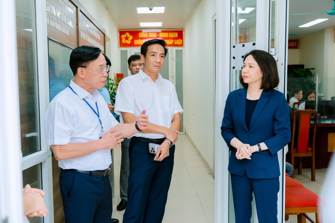 Phó Chủ tịch UBND Thành phố Vũ Thu Hà kiểm tra thực tế các phường mới sau sắp xếp của quận Long Biên- Ảnh 2.