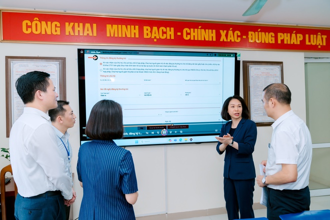Phó Chủ tịch UBND Thành phố Vũ Thu Hà kiểm tra thực tế các phường mới sau sắp xếp của quận Long Biên- Ảnh 5.