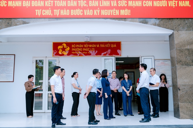 Phó Chủ tịch UBND Thành phố Vũ Thu Hà kiểm tra thực tế các phường mới sau sắp xếp của quận Long Biên- Ảnh 7.