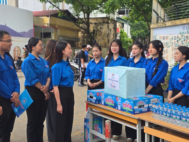 Hơn 5.000 tình nguyện viên tham gia "tiếp sức mùa thi"- Ảnh 3.