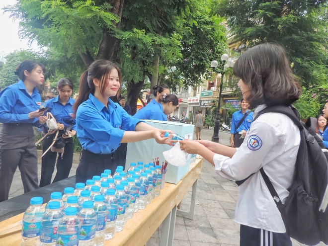 Hơn 5.000 tình nguyện viên tham gia "tiếp sức mùa thi"- Ảnh 4.