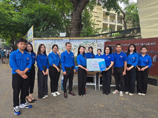Hơn 5.000 tình nguyện viên tham gia "tiếp sức mùa thi"- Ảnh 5.