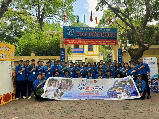 Hơn 5.000 tình nguyện viên tham gia "tiếp sức mùa thi"- Ảnh 6.