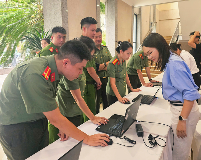 Công an Hà Nội phát động phong trào "Bình dân học vụ số"- Ảnh 1.