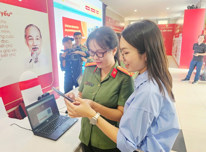 Công an Hà Nội phát động phong trào "Bình dân học vụ số"- Ảnh 2.
