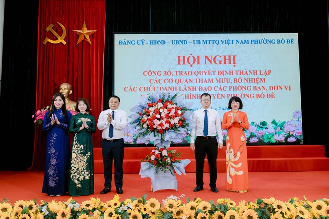 Phường Bồ Đề quyết tâm xây dựng bộ máy chính quyền mới hoạt động hiệu lực, hiệu quả, gần dân, vì dân- Ảnh 2.