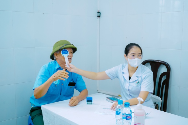 Phường Long Biên tổ chức khám bệnh, chăm sóc sức khỏe cho người có công- Ảnh 6.