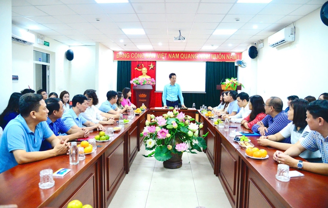 Lãnh đạo phường Hoàn Kiếm thăm, động viên các cơ quan sau kiện toàn bộ máy- Ảnh 2.