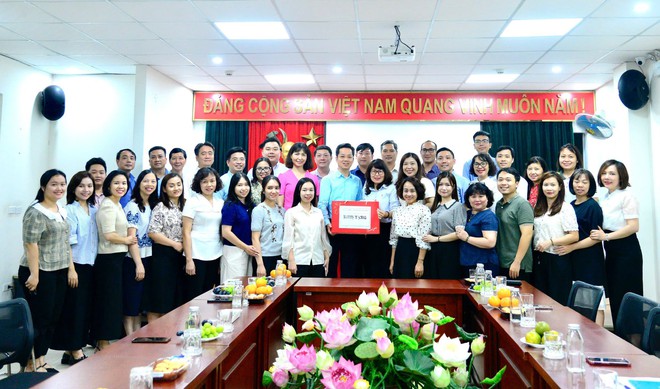 Lãnh đạo phường Hoàn Kiếm thăm, động viên các cơ quan sau kiện toàn bộ máy- Ảnh 3.