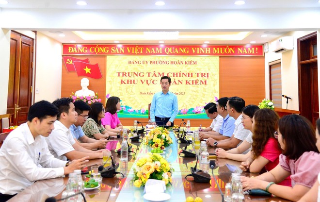 Lãnh đạo phường Hoàn Kiếm thăm, động viên các cơ quan sau kiện toàn bộ máy- Ảnh 4.