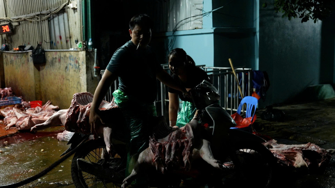 Công an Hà Nội triệt phá đường dây giết mổ, tiêu thụ thịt lợn nhiễm bệnh- Ảnh 2.