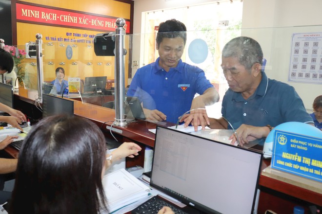 Tuổi trẻ Gia Lâm, Bát Tràng đồng hành cùng chính quyền, sát cánh hỗ trợ người dân sử dụng dịch vụ công trực tuyến- Ảnh 4.