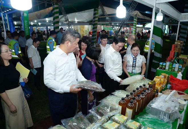 Khai mạc Hội chợ OCOPEX 2025: Khẳng định khát vọng đưa tinh hoa Việt vươn ra thế giới- Ảnh 5.