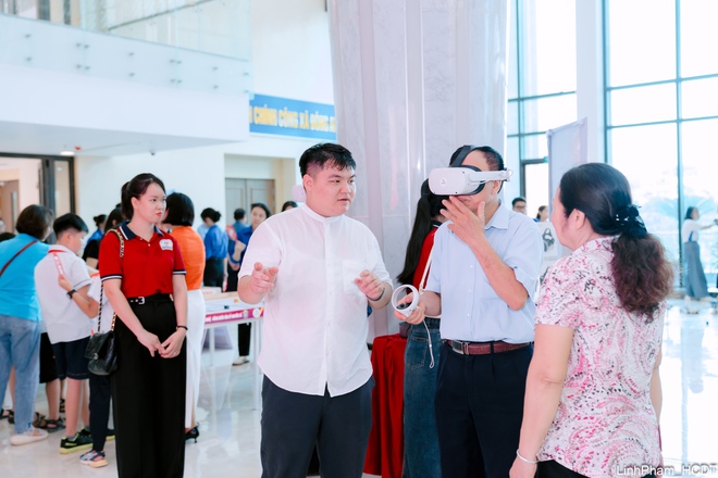 Xã Đông Anh phấn đấu trở thành điểm sáng trong phong trào “Bình dân học vụ số” của Thủ đô và cả nước- Ảnh 8.