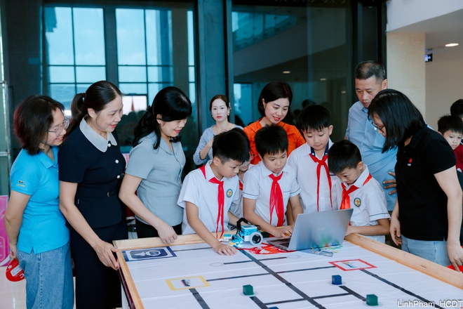 Xã Đông Anh phấn đấu trở thành điểm sáng trong phong trào “Bình dân học vụ số” của Thủ đô và cả nước- Ảnh 7.