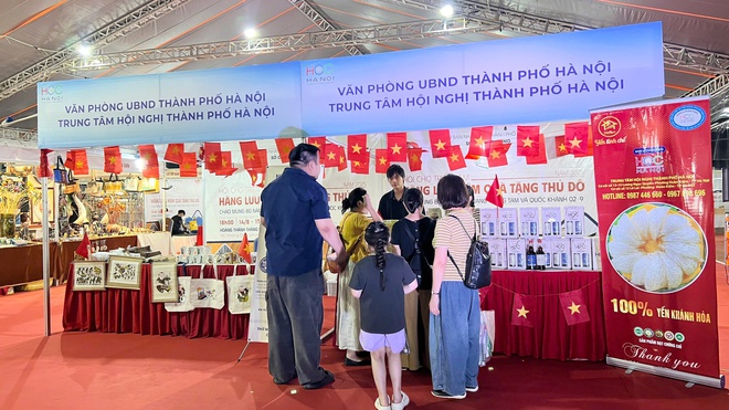 Tôn vinh tinh hoa thủ công Hà Nội tại Hội chợ triển lãm, quà tặng Thủ đô năm 2025- Ảnh 4.