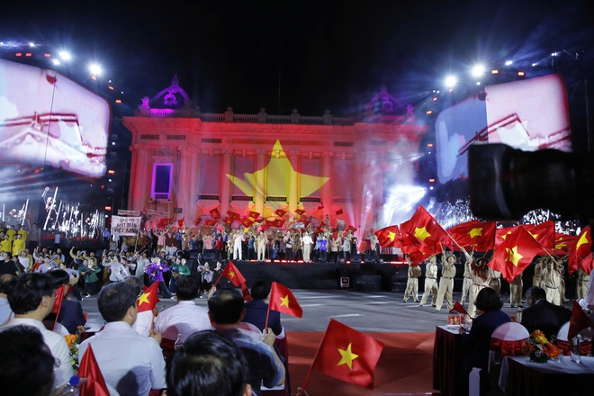 Hà Nội - Từ mùa thu lịch sử 1945: Bản hùng ca 80 năm vang vọng giữa Quảng trường Cách mạng Tháng Tám- Ảnh 6.