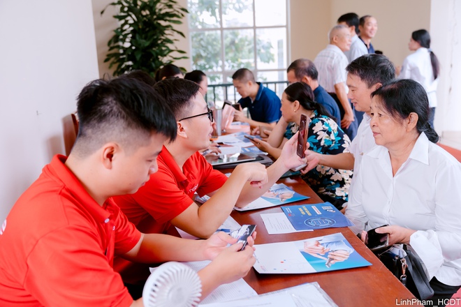 Phường Long Biên phát động hưởng ứng Chiến dịch “45 ngày đêm ra quân hỗ trợ hoạt động chuyển đổi số”- Ảnh 11.