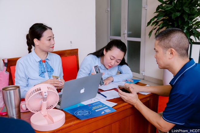 Phường Long Biên phát động hưởng ứng Chiến dịch “45 ngày đêm ra quân hỗ trợ hoạt động chuyển đổi số”- Ảnh 12.