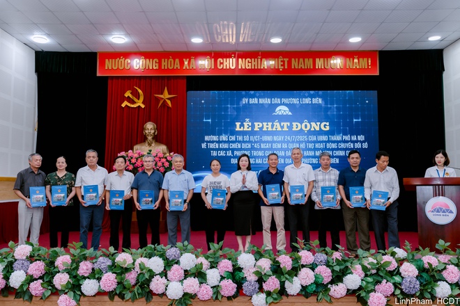 Phường Long Biên phát động hưởng ứng Chiến dịch “45 ngày đêm ra quân hỗ trợ hoạt động chuyển đổi số”- Ảnh 5.