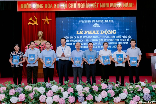 Phường Long Biên phát động hưởng ứng Chiến dịch “45 ngày đêm ra quân hỗ trợ hoạt động chuyển đổi số”- Ảnh 6.