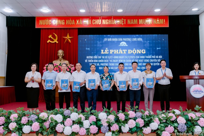 Phường Long Biên phát động hưởng ứng Chiến dịch “45 ngày đêm ra quân hỗ trợ hoạt động chuyển đổi số”- Ảnh 7.