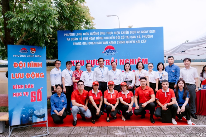 Phường Long Biên phát động hưởng ứng Chiến dịch “45 ngày đêm ra quân hỗ trợ hoạt động chuyển đổi số”- Ảnh 10.