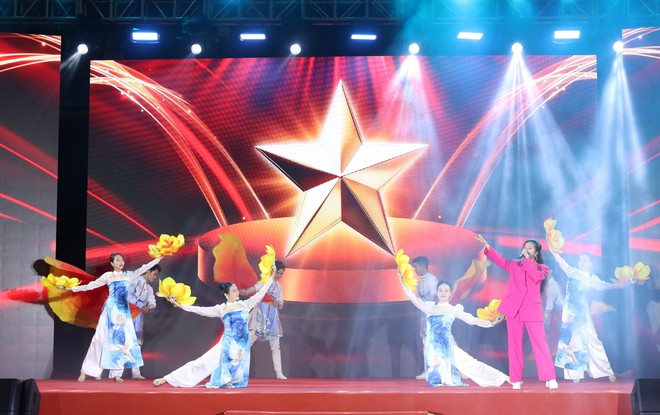 Hỗ trợ 80 trường hợp khó khăn tại chương trình nghệ thuật phục vụ công nhân lao động- Ảnh 3.