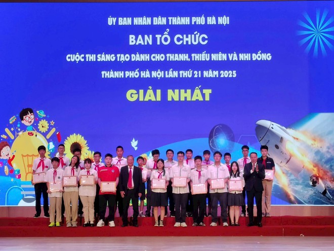 Trao giải Cuộc thi Sáng tạo dành cho thanh thiếu niên và nhi đồng thành phố Hà Nội năm 2025- Ảnh 1.