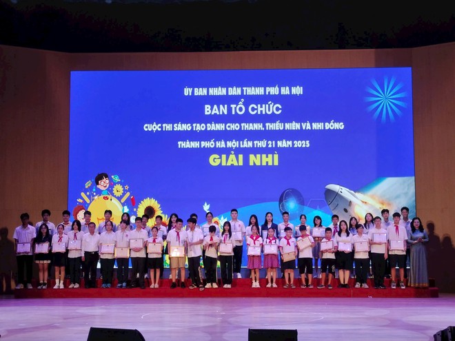Trao giải Cuộc thi Sáng tạo dành cho thanh thiếu niên và nhi đồng thành phố Hà Nội năm 2025- Ảnh 2.