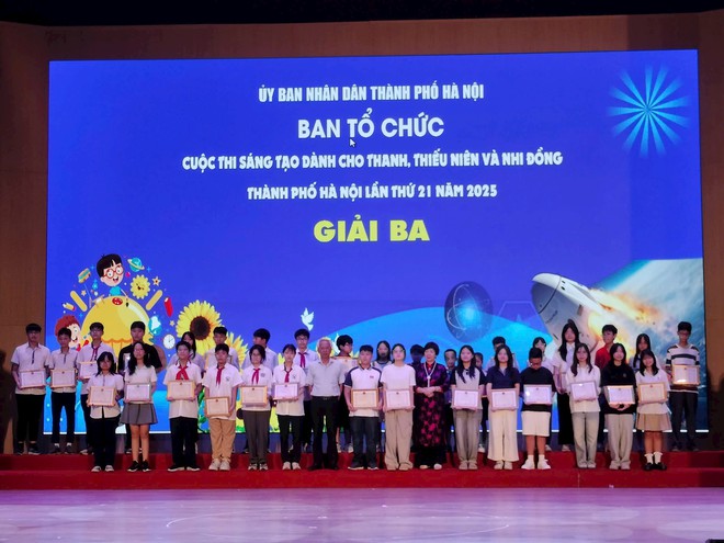 Trao giải Cuộc thi Sáng tạo dành cho thanh thiếu niên và nhi đồng thành phố Hà Nội năm 2025- Ảnh 3.