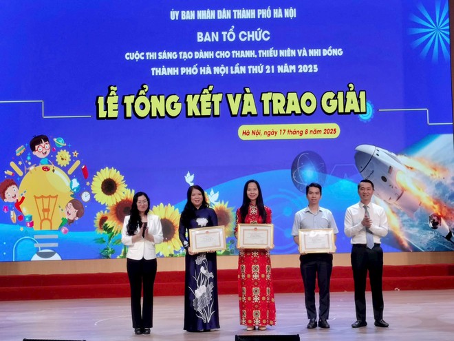 Trao giải Cuộc thi Sáng tạo dành cho thanh thiếu niên và nhi đồng thành phố Hà Nội năm 2025- Ảnh 4.